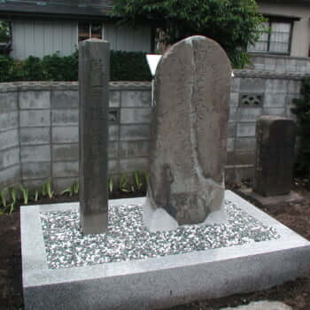 敷石供養塔